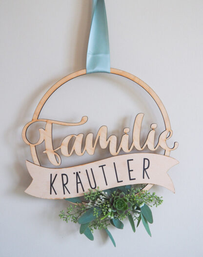 Holzschild "Familie" personalisiert